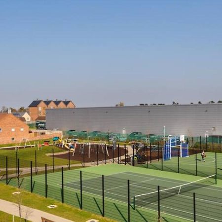 קאמברידג' Contemporary Trumpington Apartment With Self Check-In ,Free On-Site Parking, Terrace, Super Fast Wifi & 5 Mins Drive To Papworth & Addenbrookes Hospitals מראה חיצוני תמונה