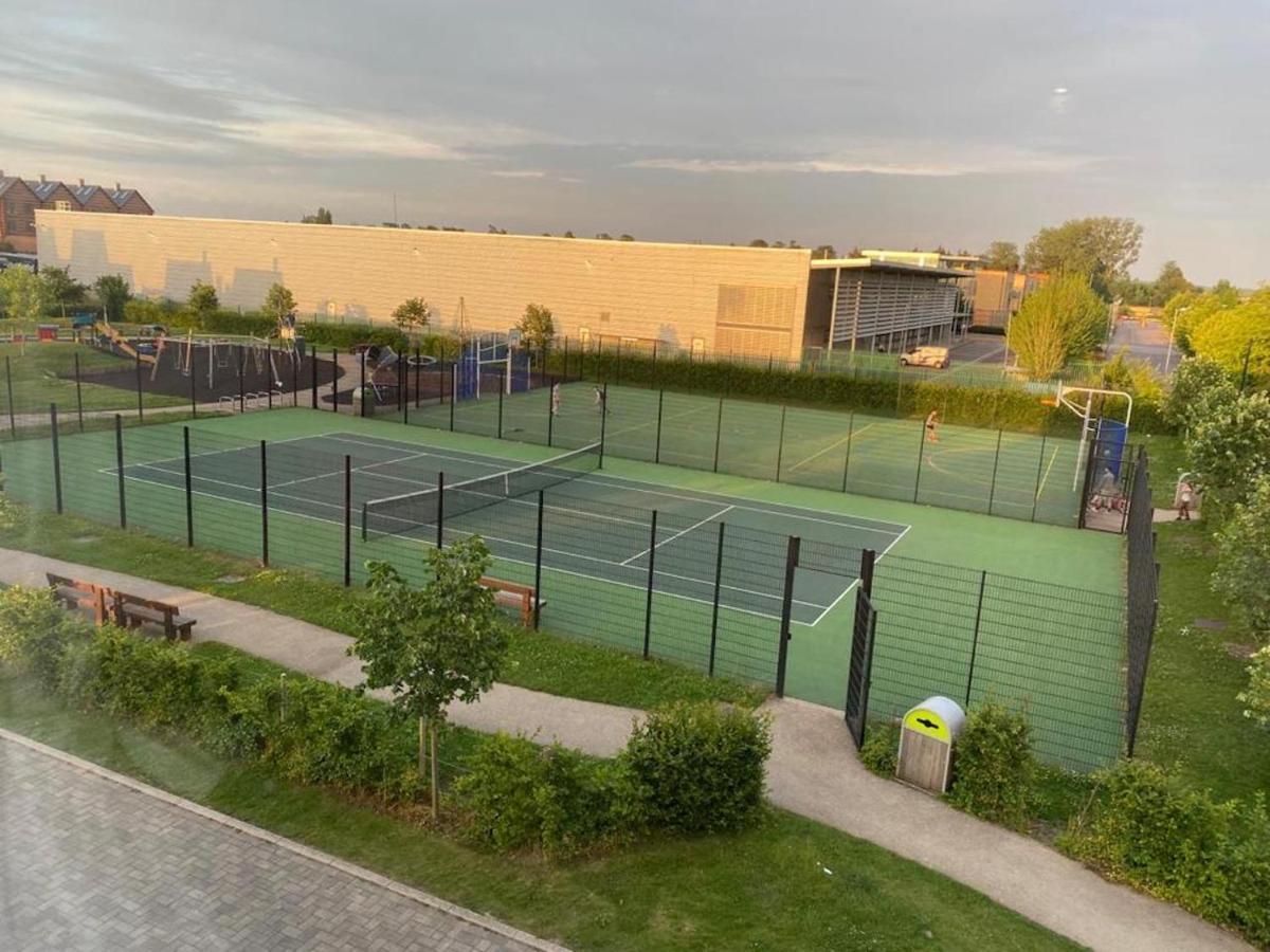 קאמברידג' Contemporary Trumpington Apartment With Self Check-In ,Free On-Site Parking, Terrace, Super Fast Wifi & 5 Mins Drive To Papworth & Addenbrookes Hospitals מראה חיצוני תמונה