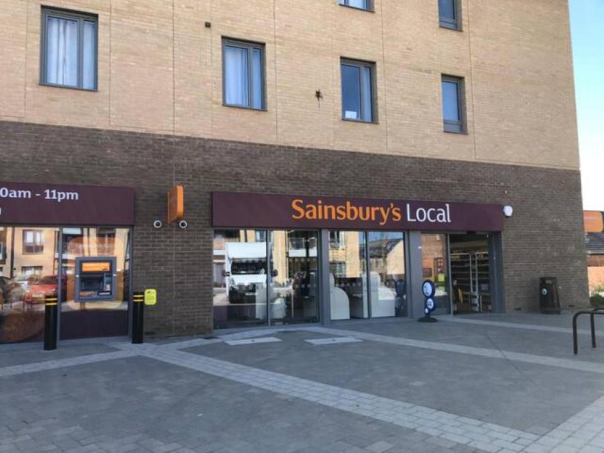 קאמברידג' Contemporary Trumpington Apartment With Self Check-In ,Free On-Site Parking, Terrace, Super Fast Wifi & 5 Mins Drive To Papworth & Addenbrookes Hospitals מראה חיצוני תמונה