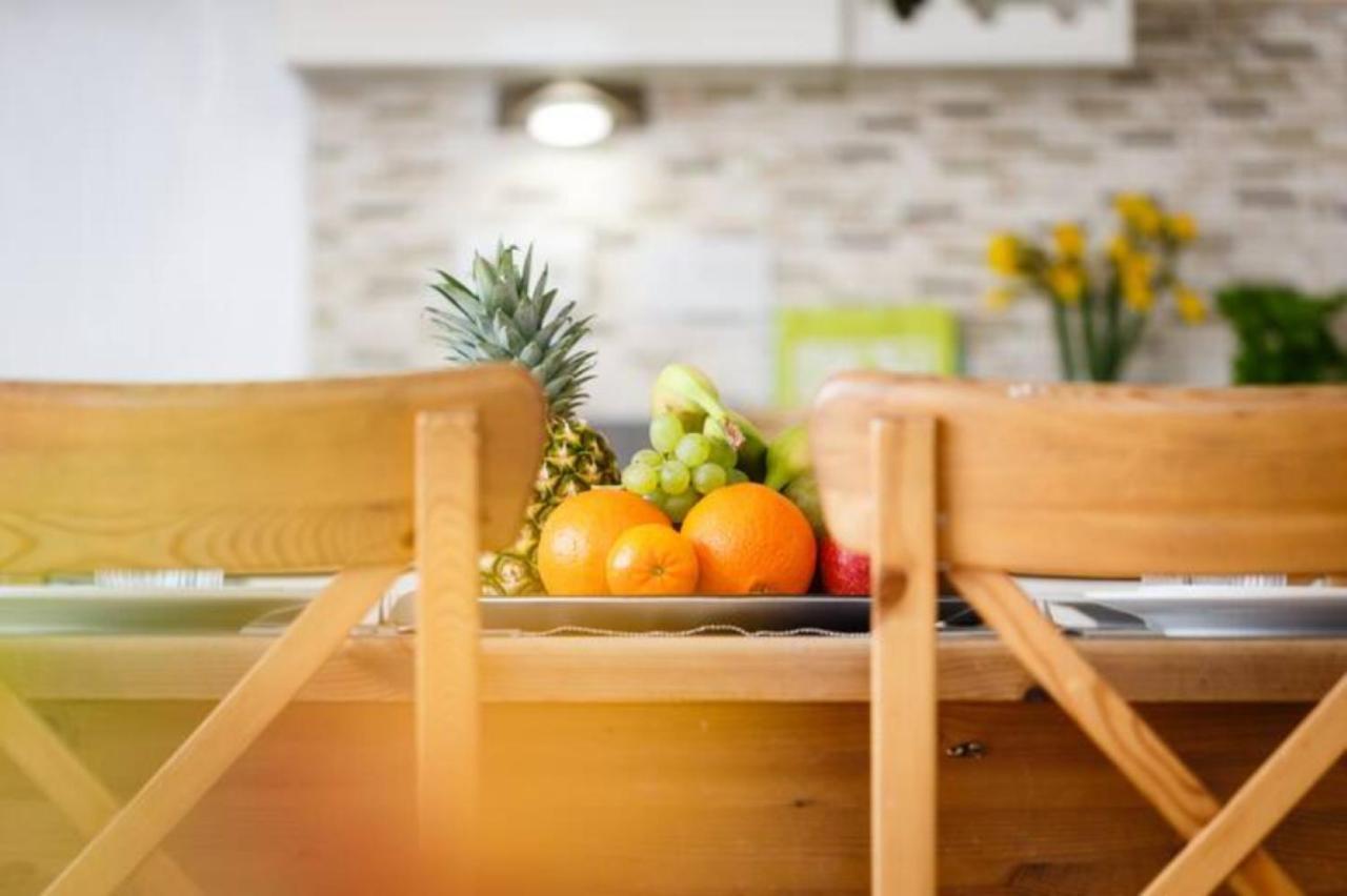 קאמברידג' Contemporary Trumpington Apartment With Self Check-In ,Free On-Site Parking, Terrace, Super Fast Wifi & 5 Mins Drive To Papworth & Addenbrookes Hospitals מראה חיצוני תמונה