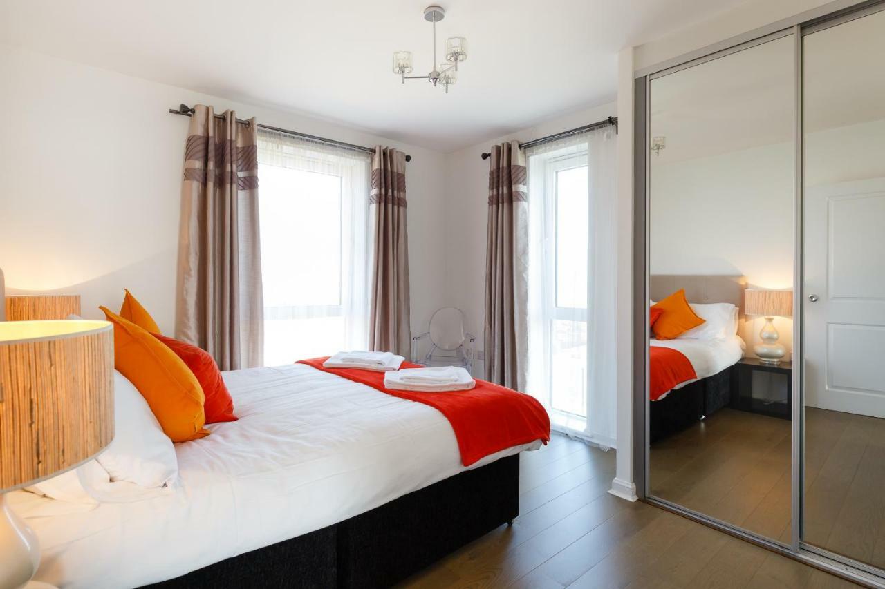 קאמברידג' Contemporary Trumpington Apartment With Self Check-In ,Free On-Site Parking, Terrace, Super Fast Wifi & 5 Mins Drive To Papworth & Addenbrookes Hospitals מראה חיצוני תמונה