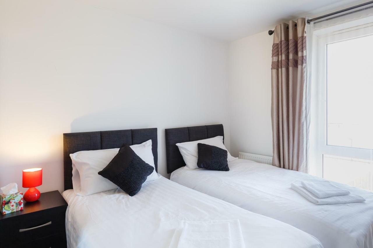 קאמברידג' Contemporary Trumpington Apartment With Self Check-In ,Free On-Site Parking, Terrace, Super Fast Wifi & 5 Mins Drive To Papworth & Addenbrookes Hospitals מראה חיצוני תמונה